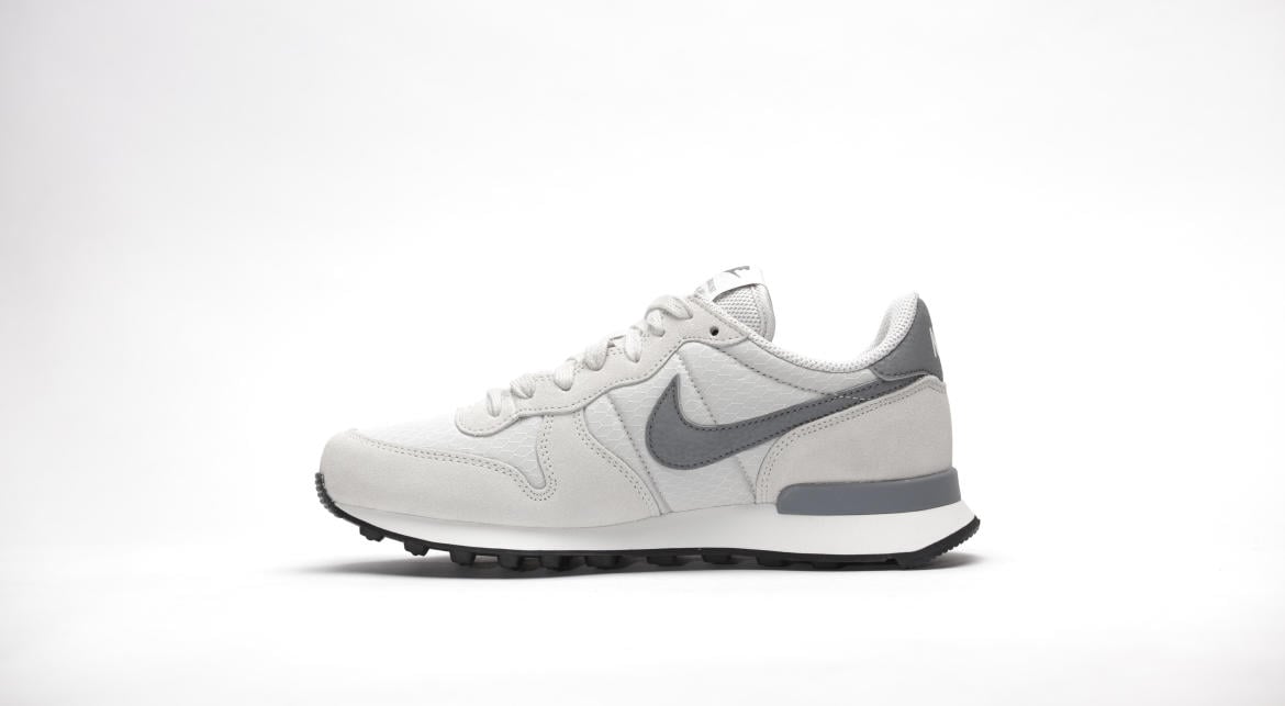 Nike internationalist suede trainers in light bone best sale